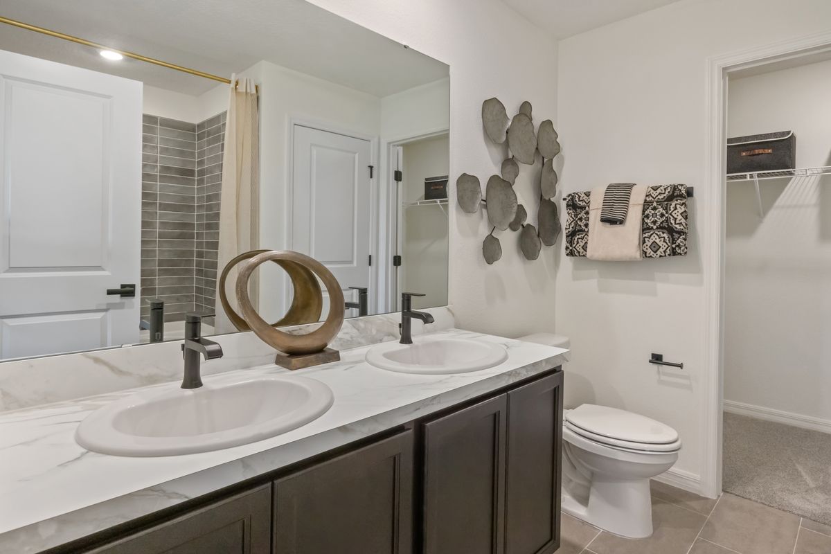 Plan 1541 Modeled - Primary bath