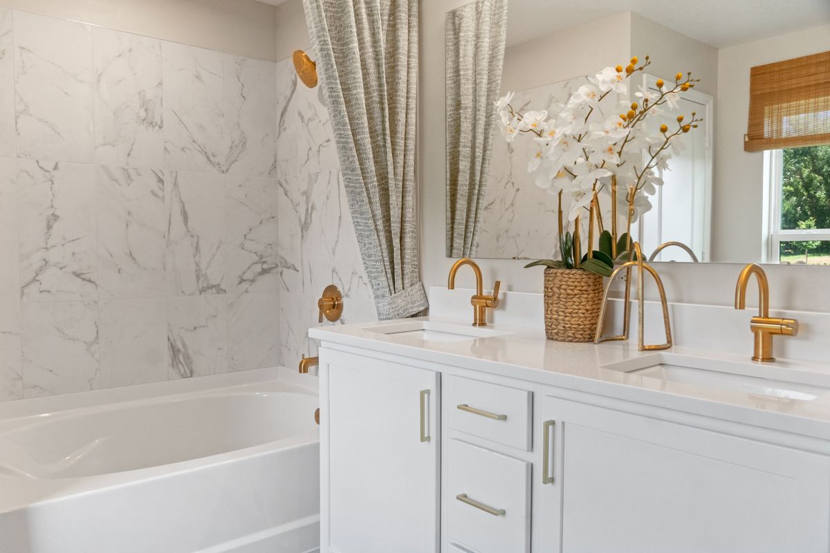 Plan 1989 Modeled - Dual-sink vanity at primary bath