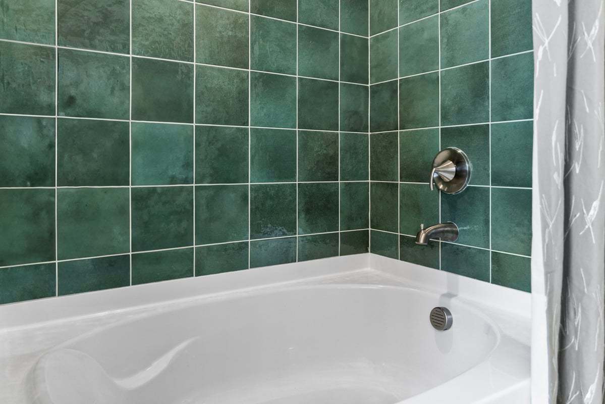 Plan 2107 Modeled - Tub with tile surround at primary bath