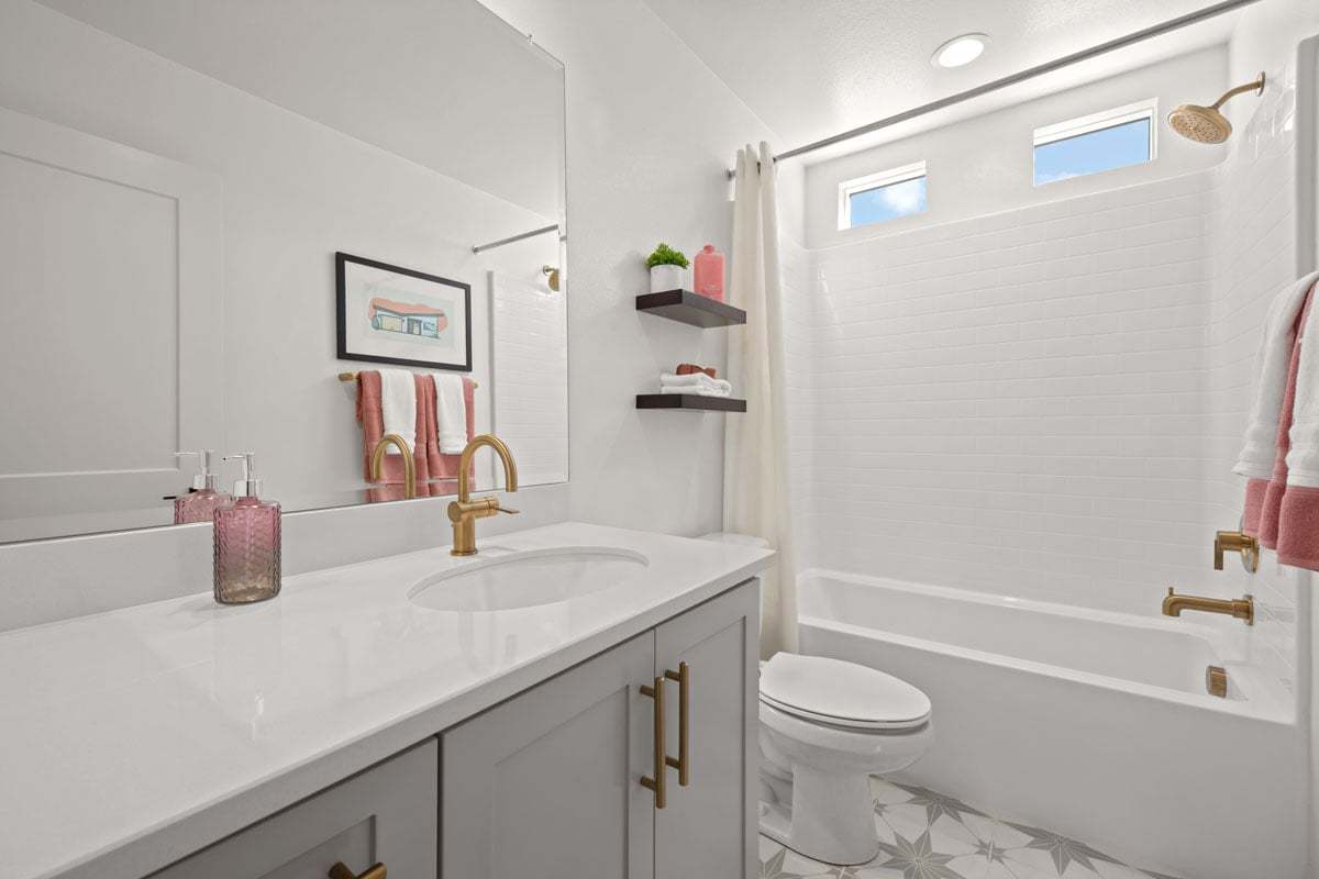 Plan 1732 Modeled - Tub/shower combination at bath 2