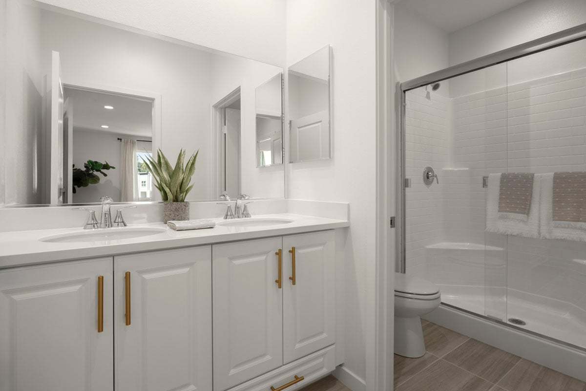 Plan 1298 Modeled - Walk-in shower at primary bath