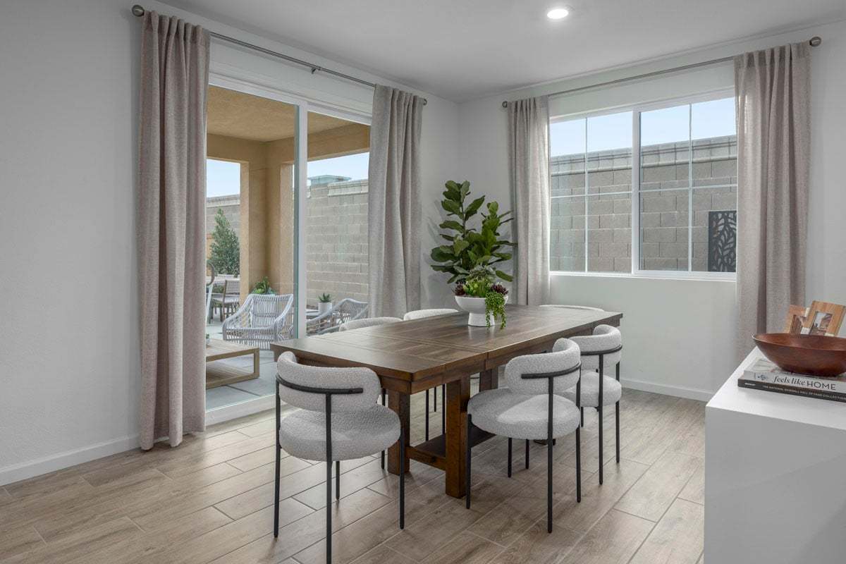 Plan 1950 Modeled - Spacious dining area