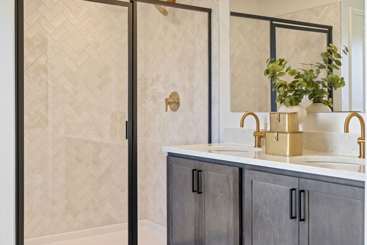 Plan 1989 Modeled - Walk-in shower at primary bath