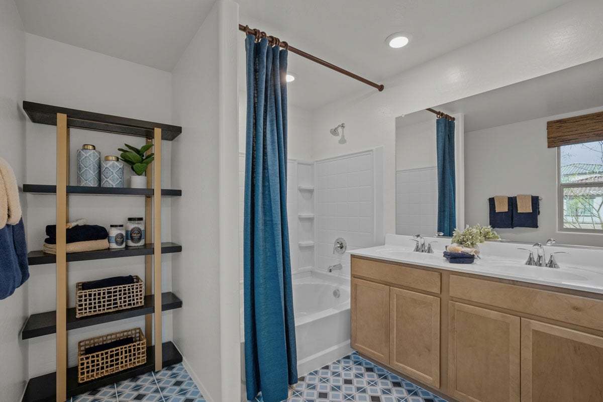 Plan 1637 - 42-in. shower/bath combination at primary bath