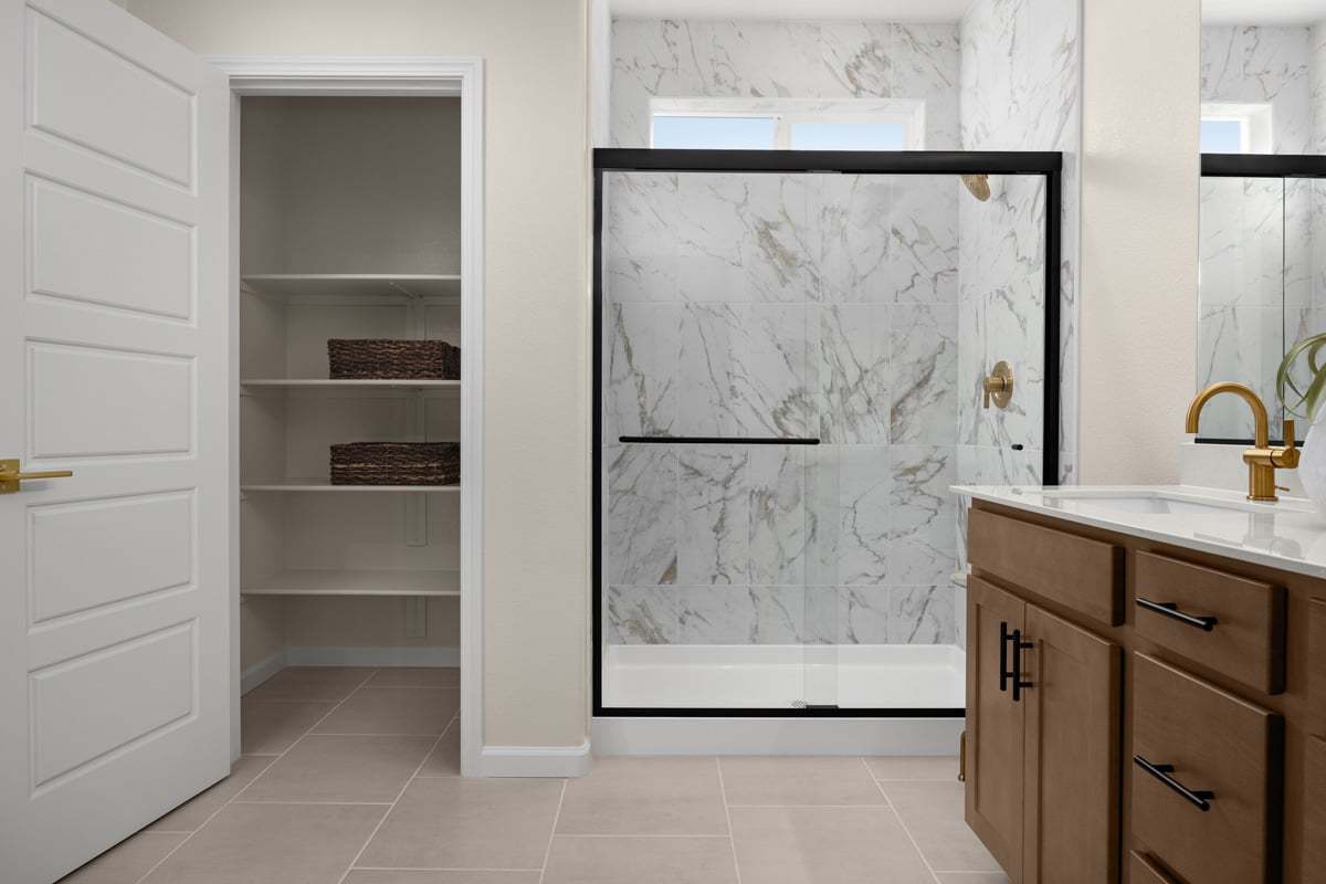 Plan 2385 Modeled - Walk-in shower at primary bath