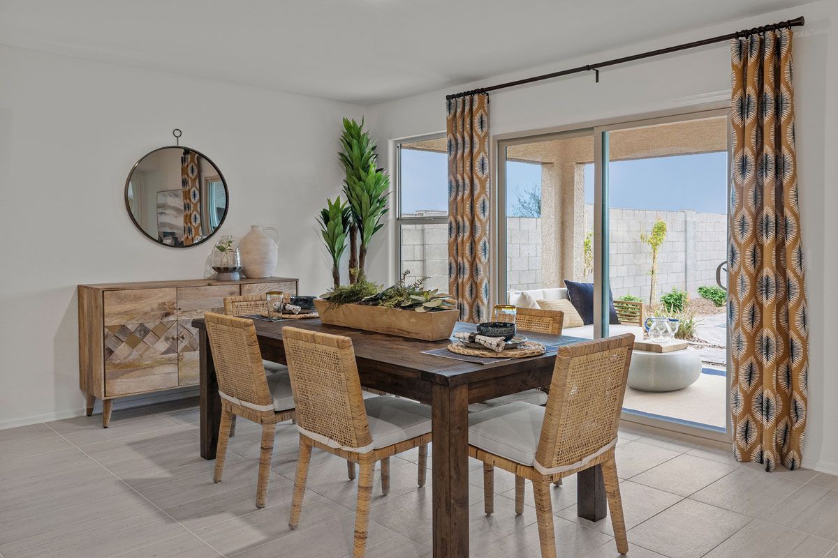 Plan 1637 - Open dining space in great room