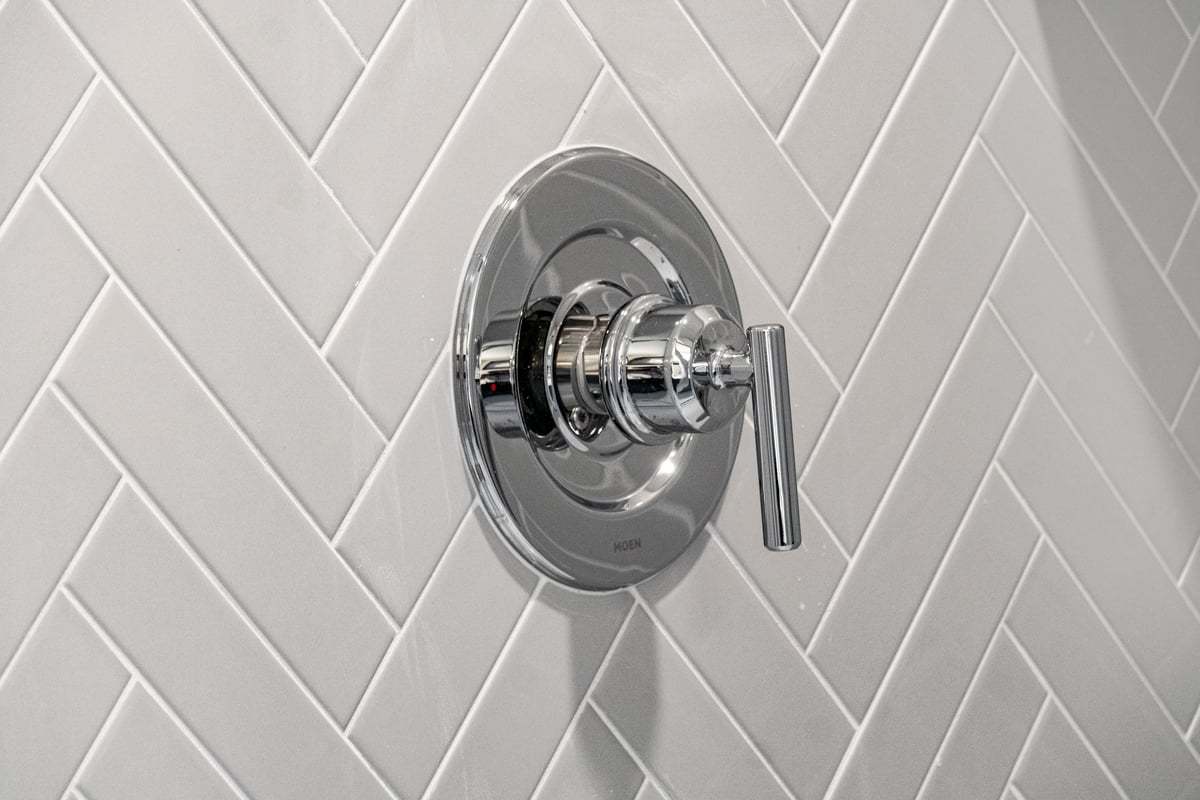 Plan 2003 - Garden tub with tile surround at primary bath