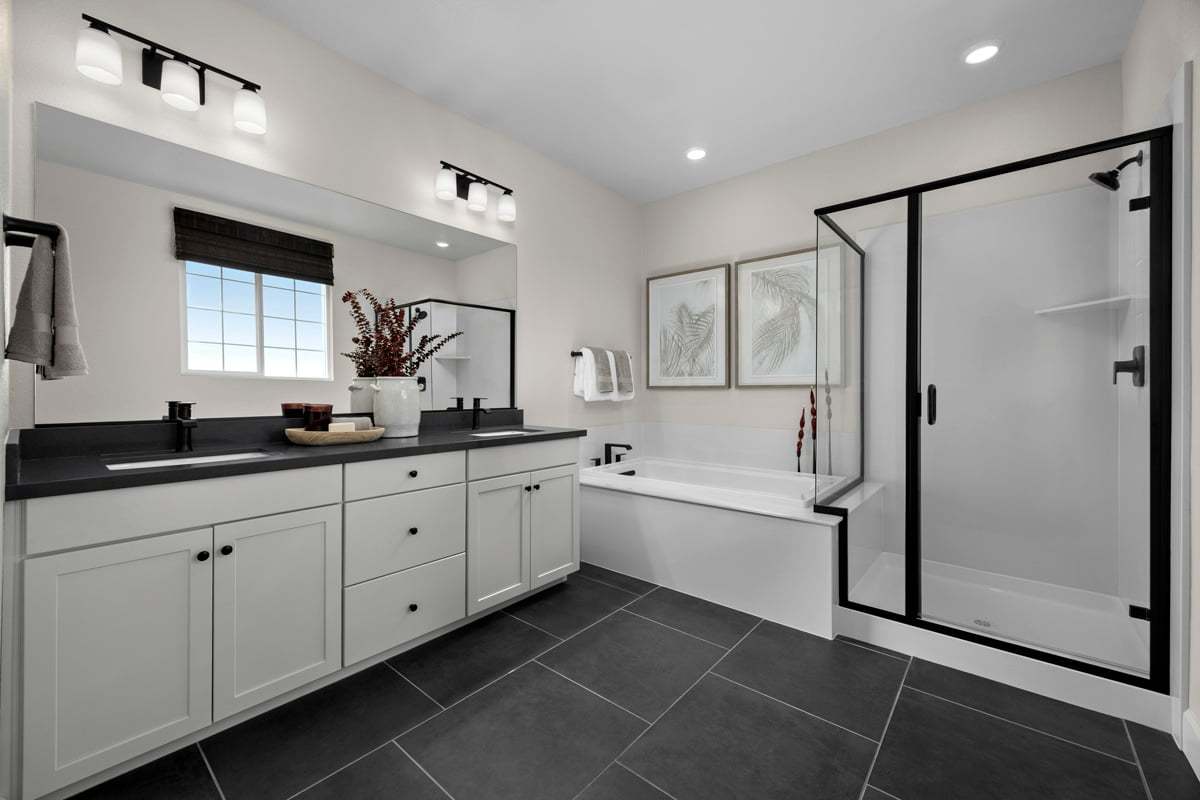 Plan 2539 Modeled - Separate tub and shower at primary bath