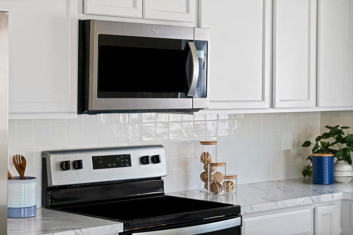 Plan 1707 Modeled - Whirlpool® stainless steel appliances