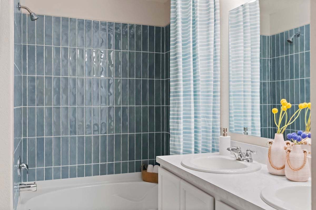 Plan 1707 Modeled - Garden tub with tile surround at primary bath