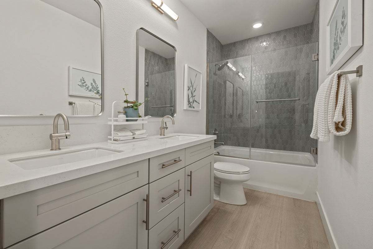 Plan 2758 Modeled - Tub with tile surround at secondary bath