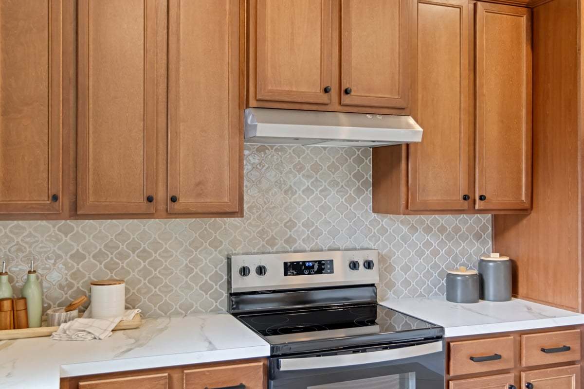 Plan 2089 Modeled - Tile backsplash