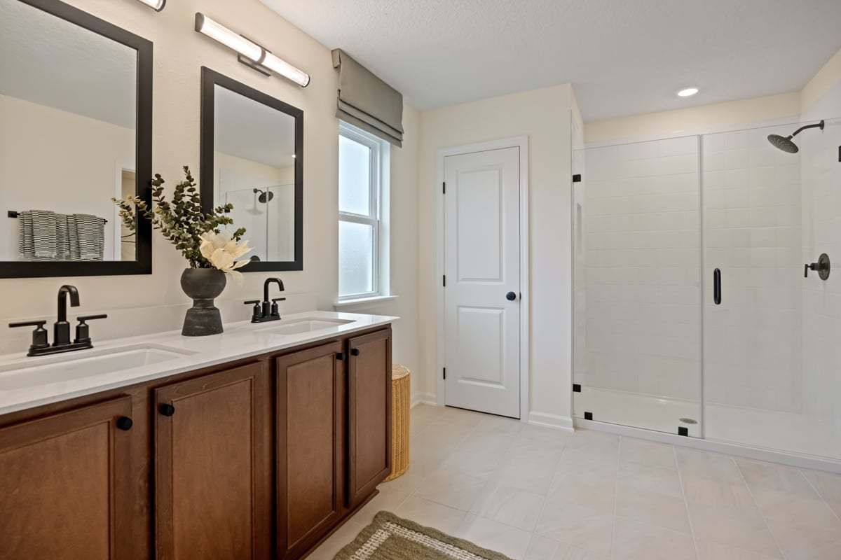 Plan 2089 Modeled - Walk-in shower at primary bath