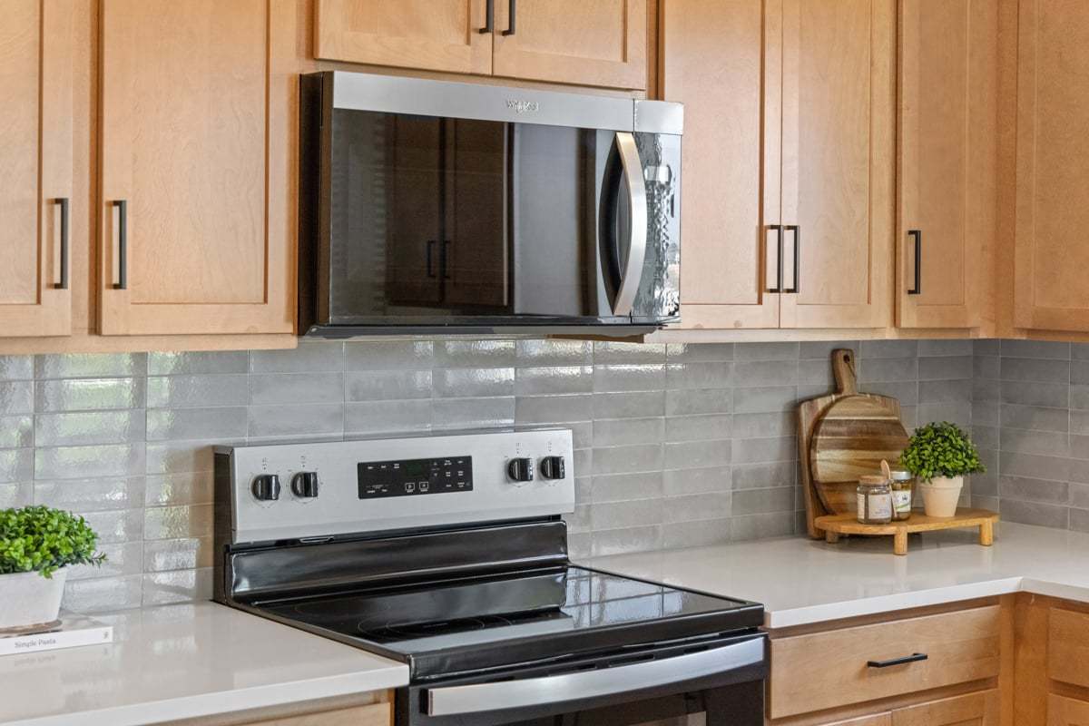 Plan 2566 Modeled - Tile backsplash