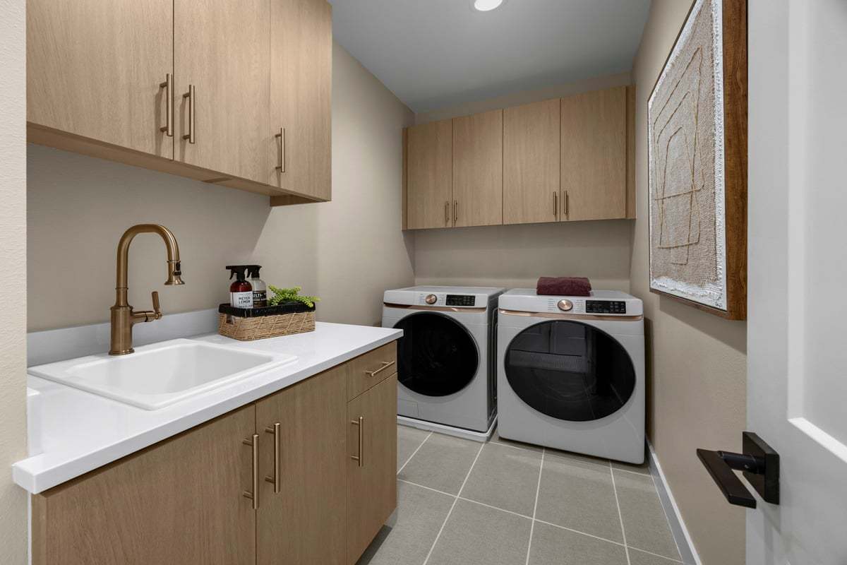 Plan 2661 Modeled - Optional upper cabinets at laundry room