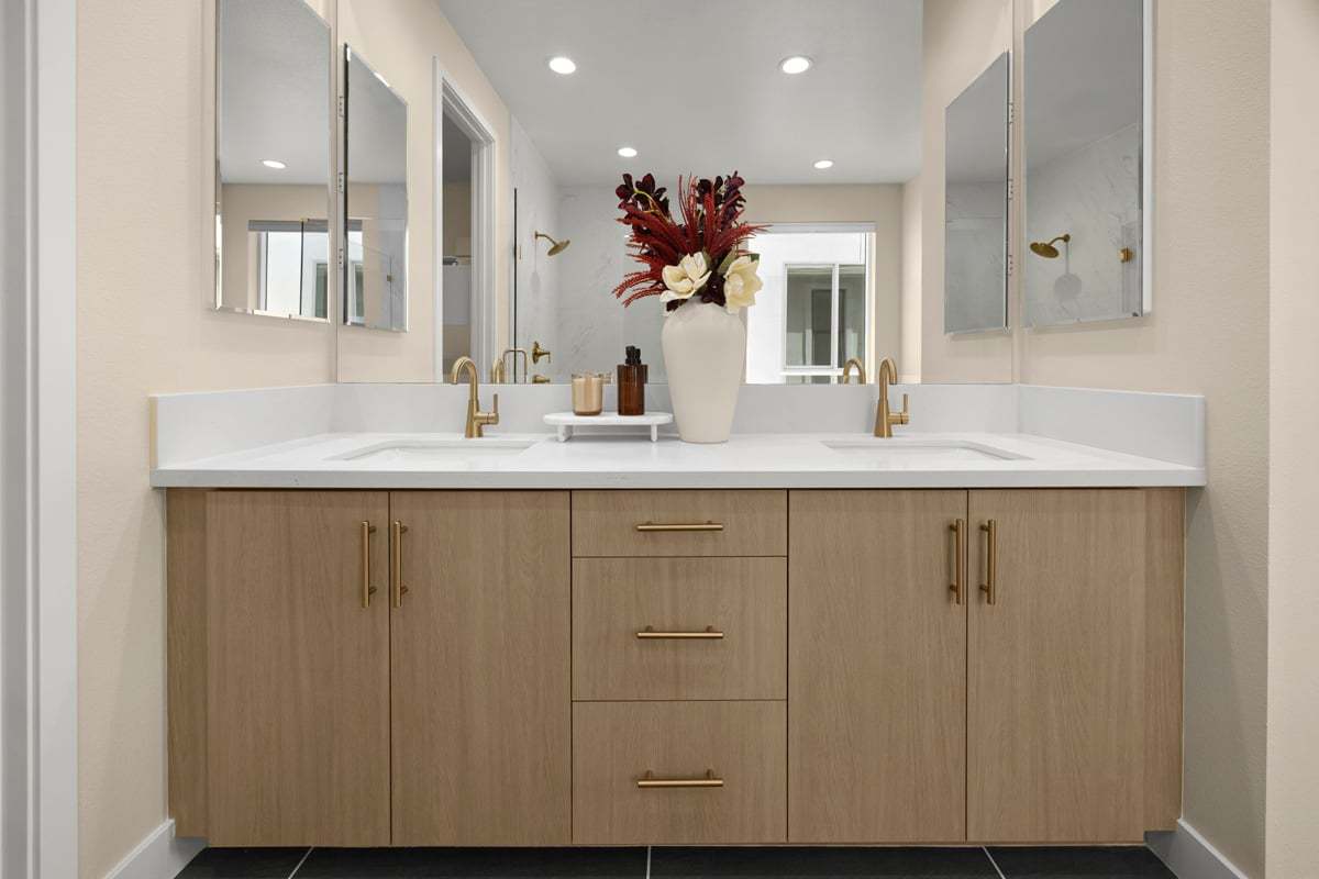 Plan 2661 Modeled - Dual-sink vanity at primary bath