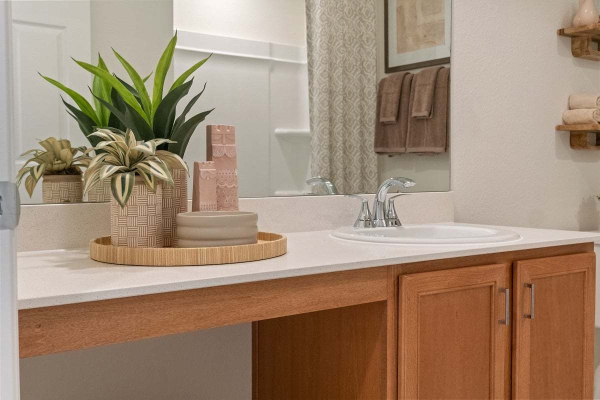 Plan 1541 Modeled - Extended vanity with knee space