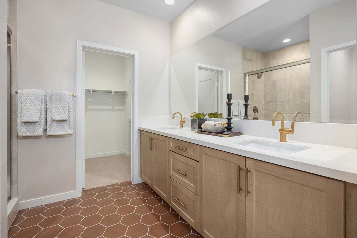 Plan 1994 Modeled - Optional gold bath fixtures