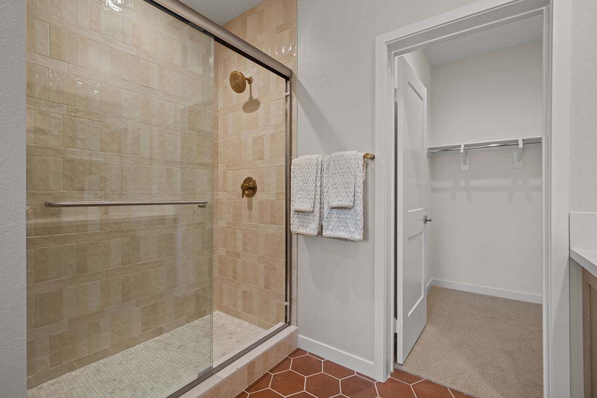 Plan 1994 Modeled - Optional full height tile shower surround