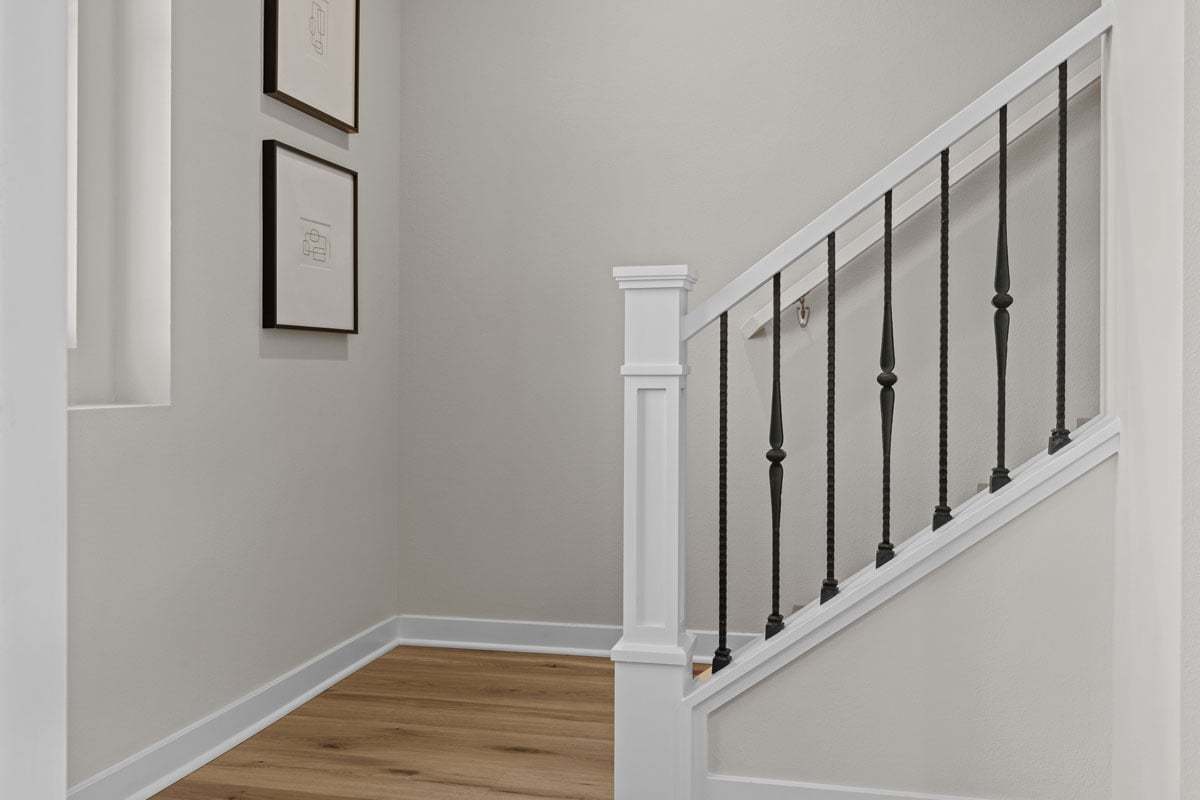 Plan 1994 Modeled - Optional wrought-iron picket stair rail