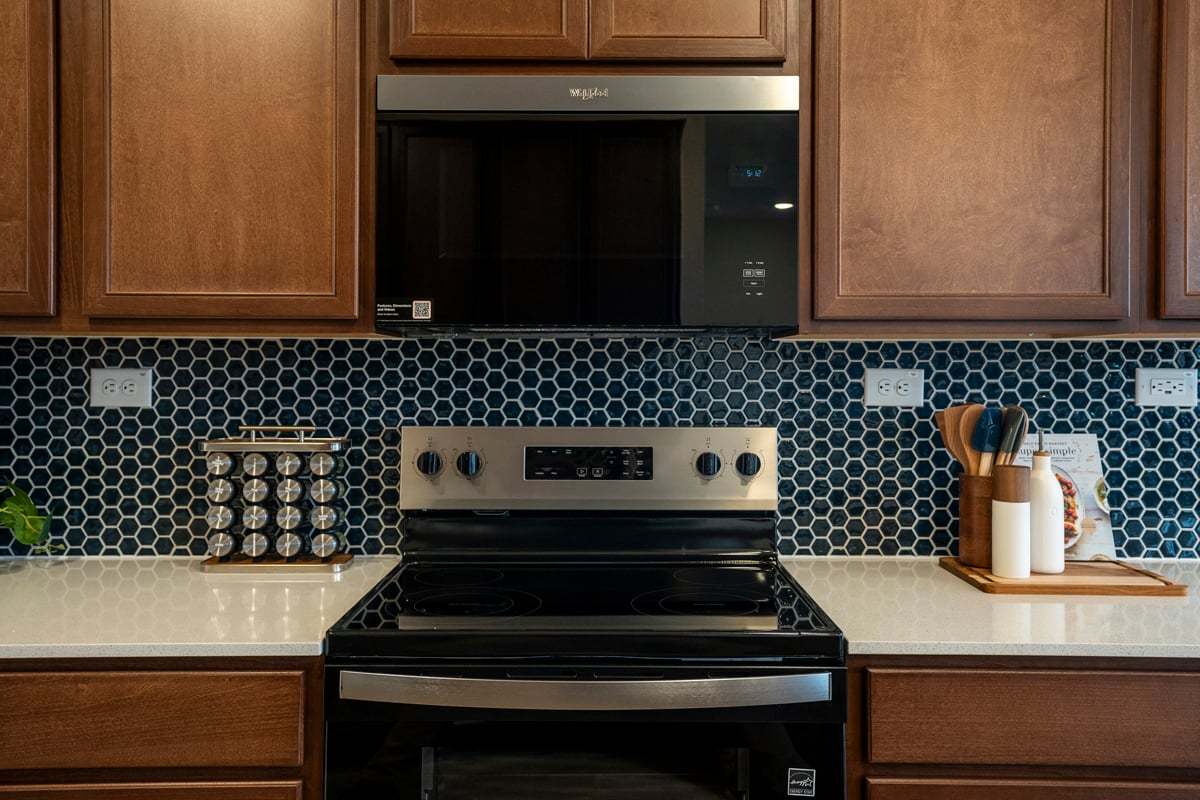 Plan 1389 Modeled - Optional tile backsplash