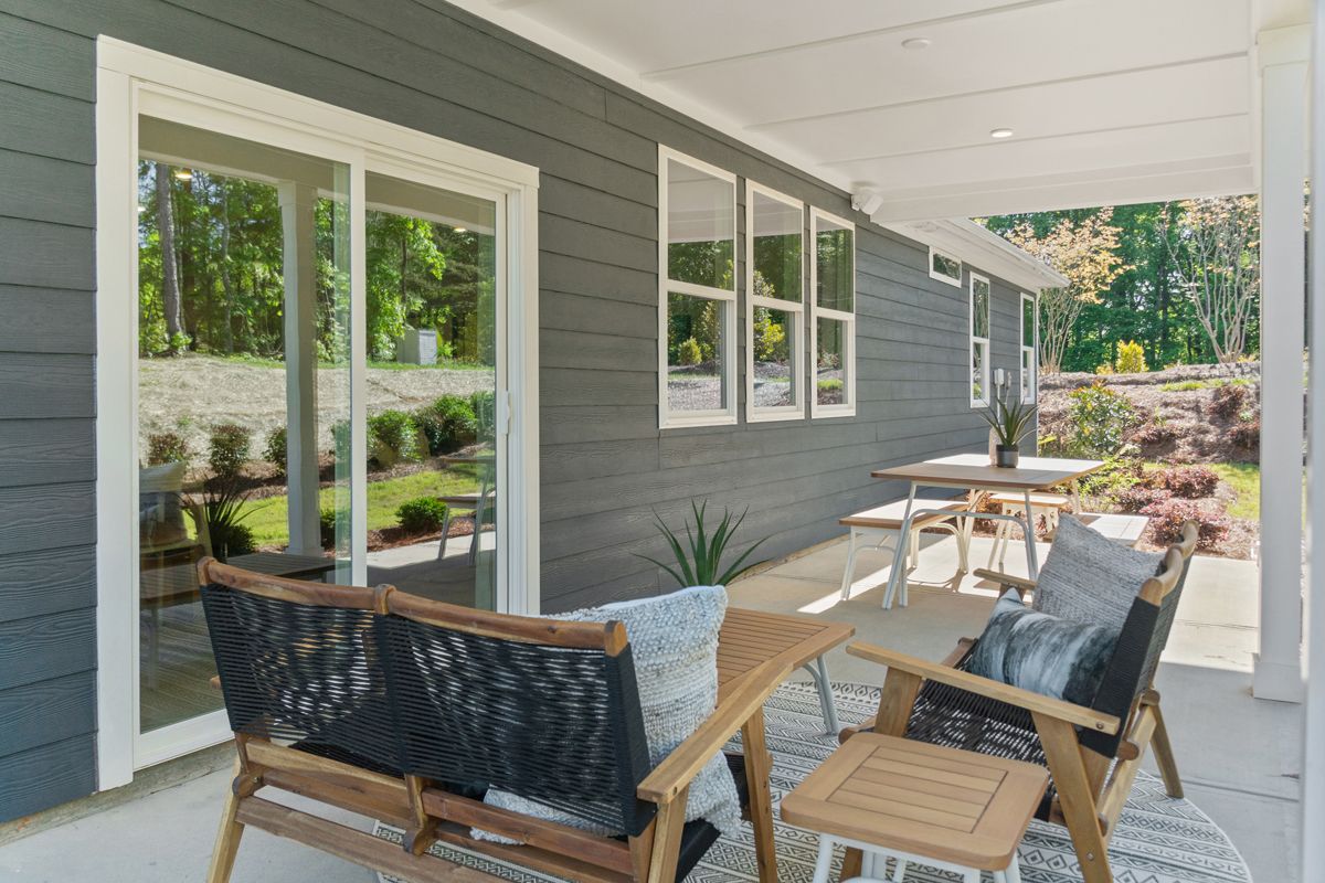 Plan 1910 Modeled - Covered porch