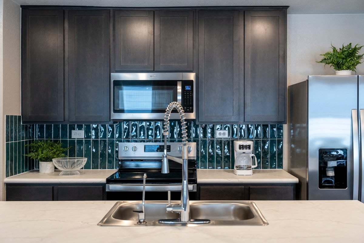 Plan 1605 Modeled - Stainless steel appliances
