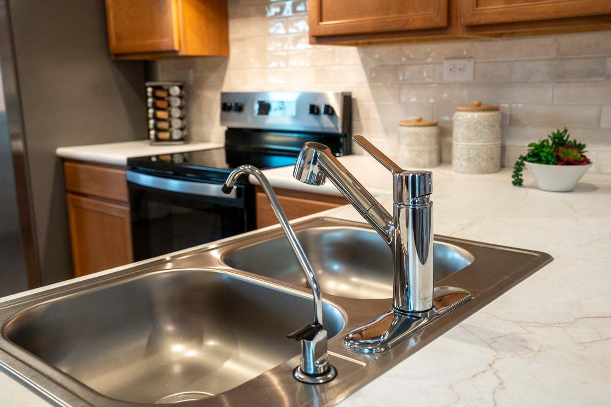 Plan 1243 Modeled - Dual-compartment stainless steel sink