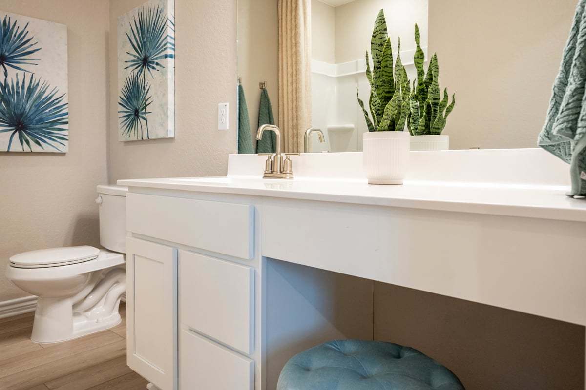 Plan 1529 Modeled - Optional extended vanity at bath 2