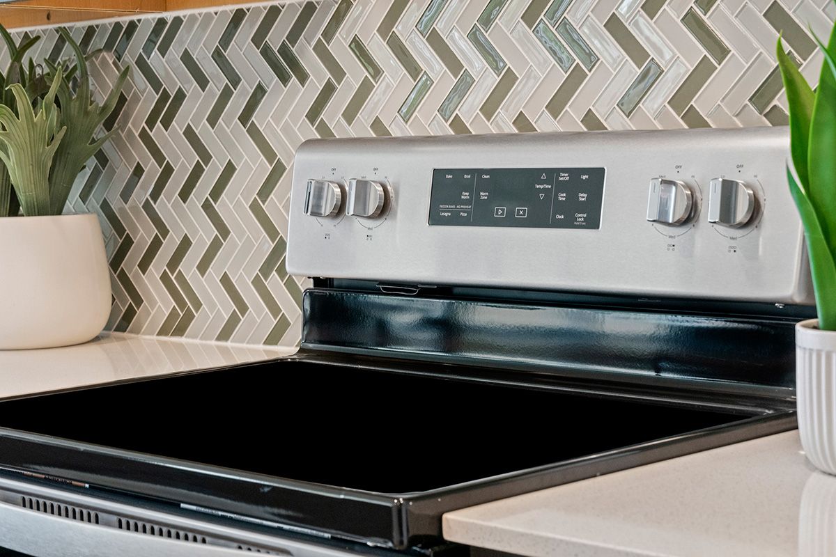 Plan 1772 - Glass cooktop range