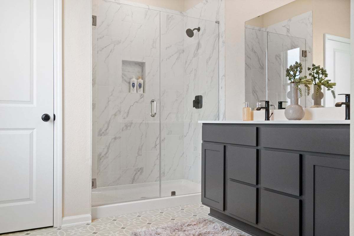 Plan 2566 - Dual-sink vanity at primary bath