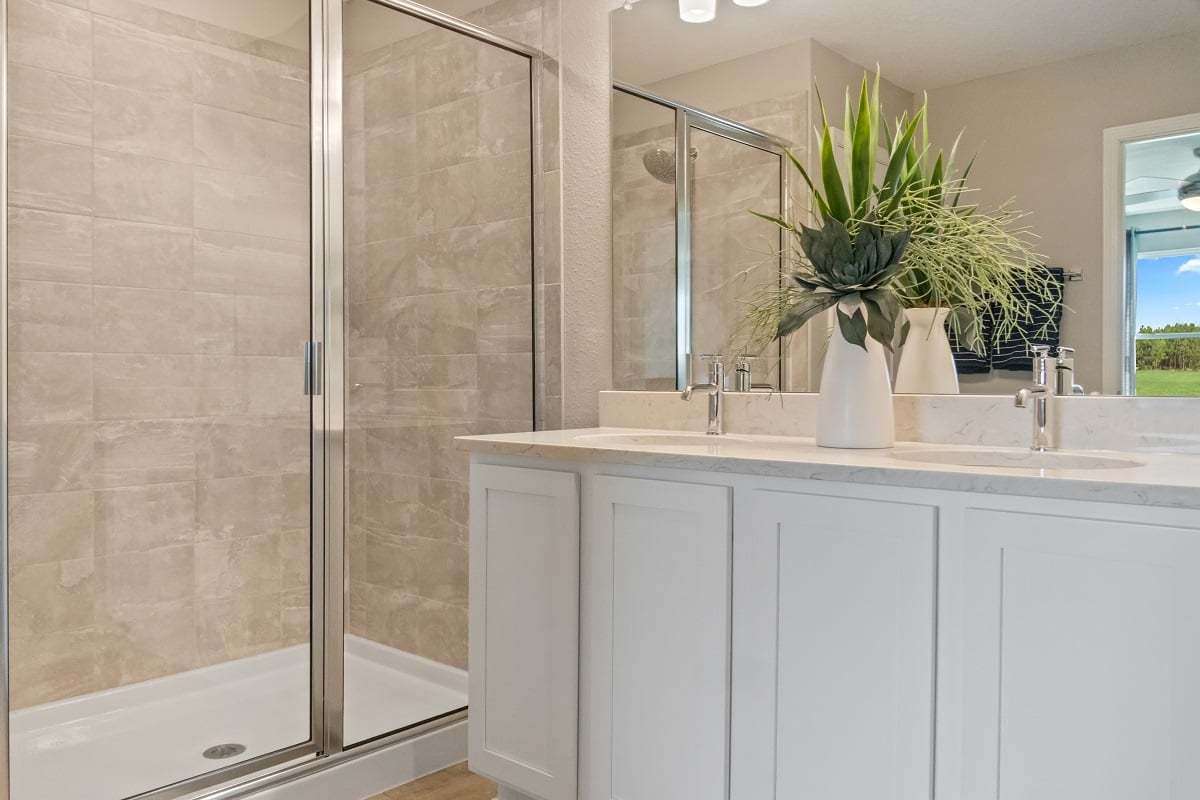 Plan 1707 Modeled - Walk-in shower at primary bath