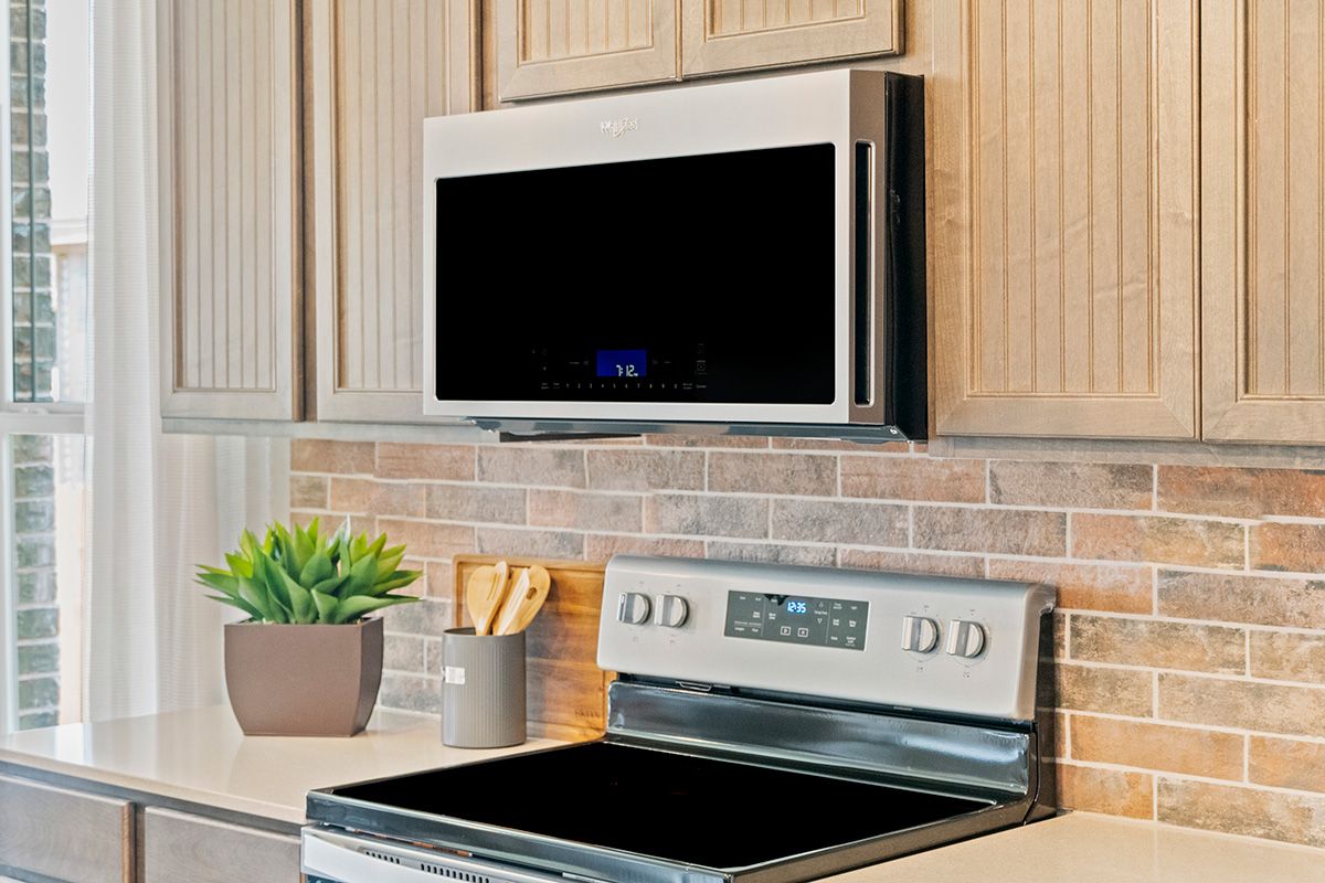 Plan 2701 - Whirlpool® glass cooktop range and microwave/hood combination