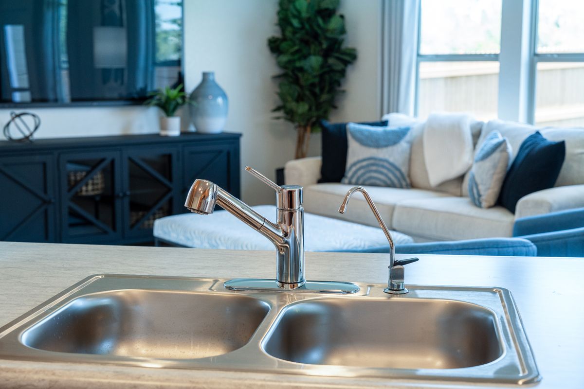 Plan 1373 Modeled - Dual-compartment stainless steel sink