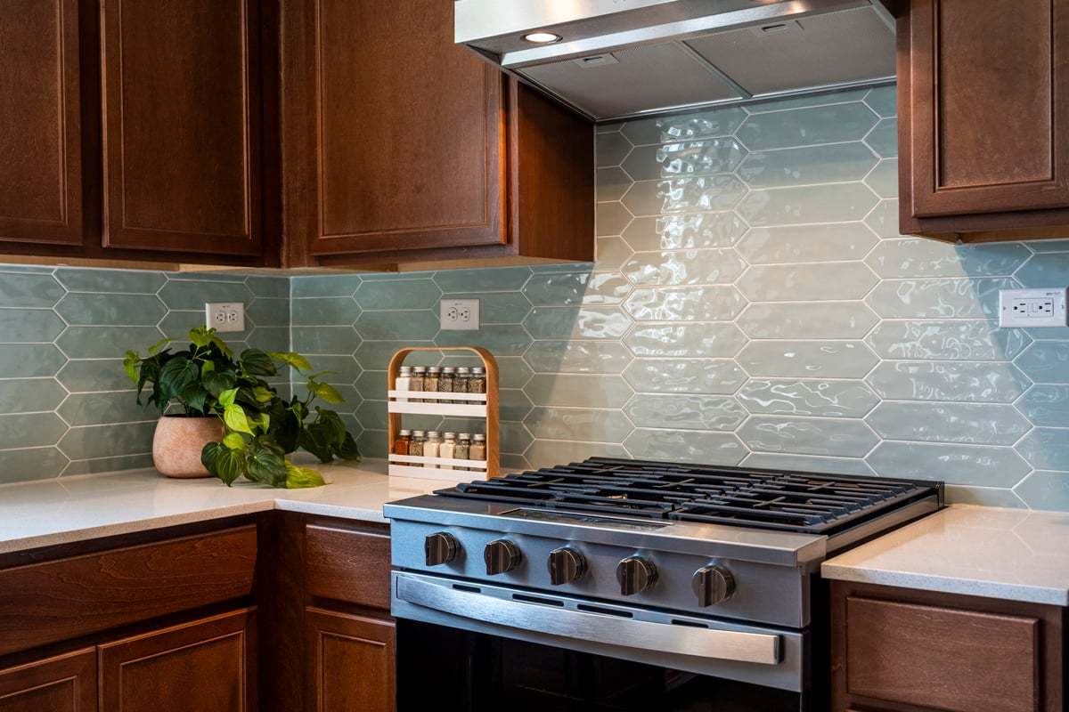 Plan 1907 Modeled - Glossy tile backsplash