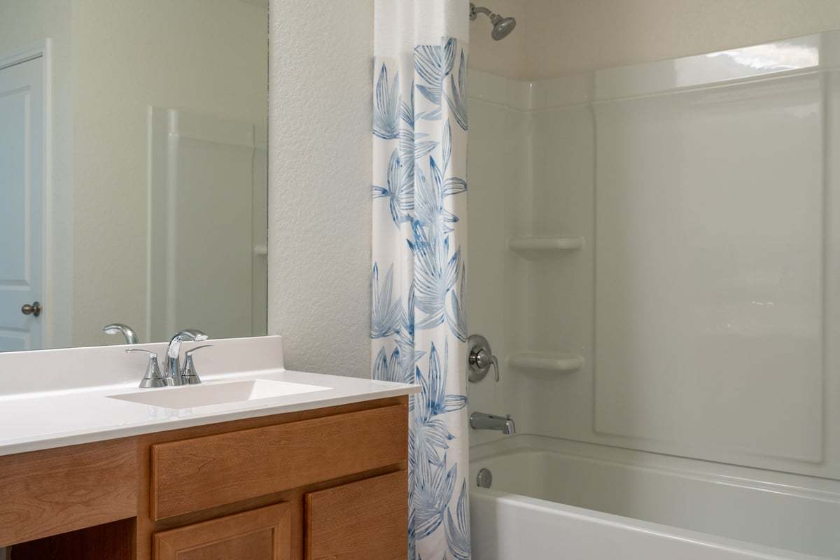 Plan 1373 Modeled - Tub with fiberglass/polyresin surround at primary bath