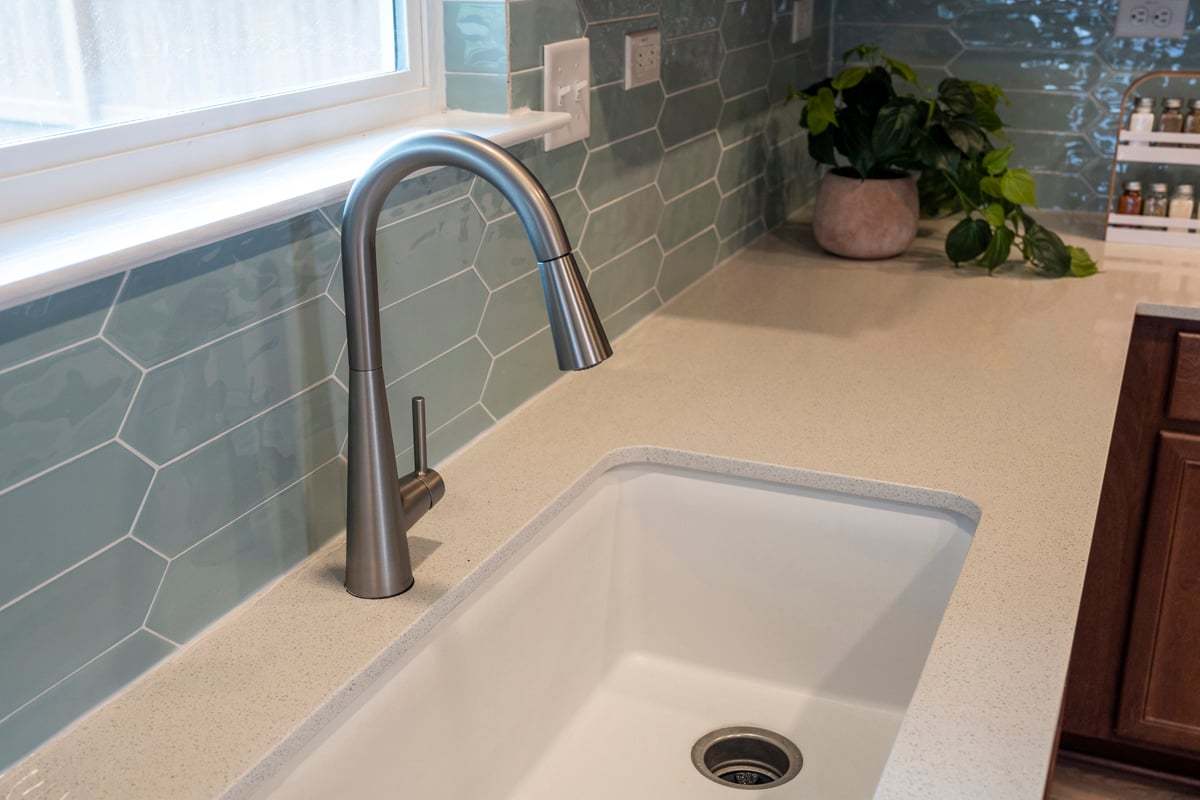Plan 1907 Modeled - High-arc kitchen faucet and undermount sink