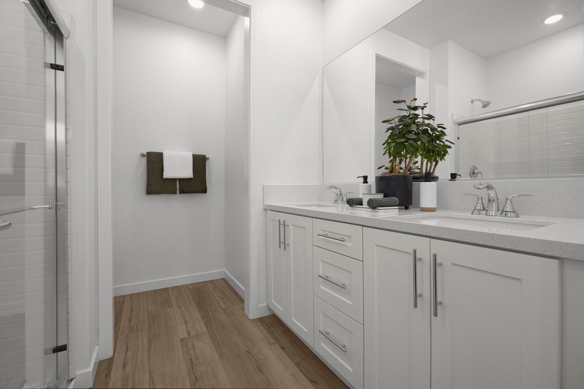 Plan 1560 Modeled - Dual-sink vanity at primary bath