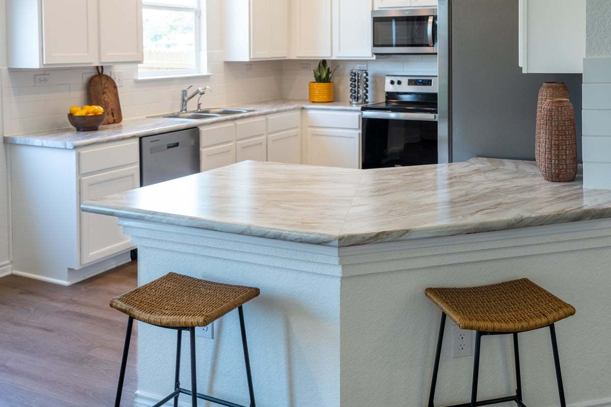 Plan 1663 Modeled - Extended breakfast bar countertop