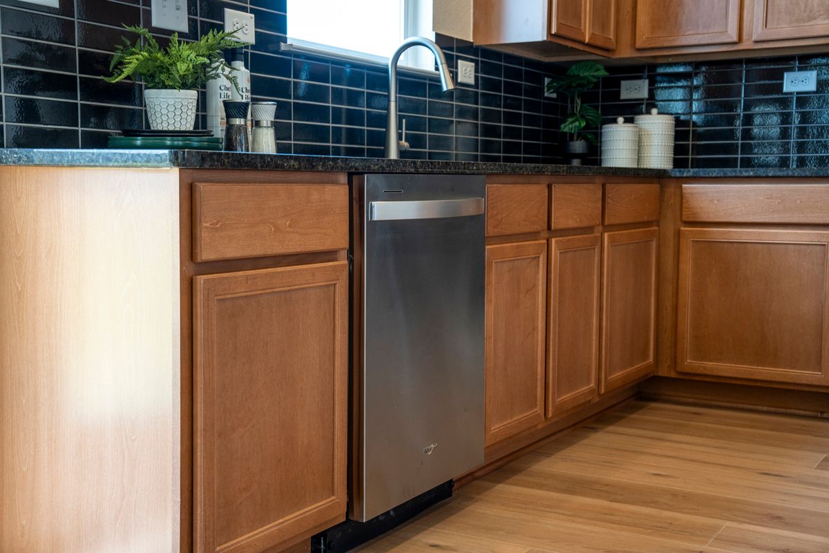 Plan 1676 Modeled - Stainless steel dishwasher