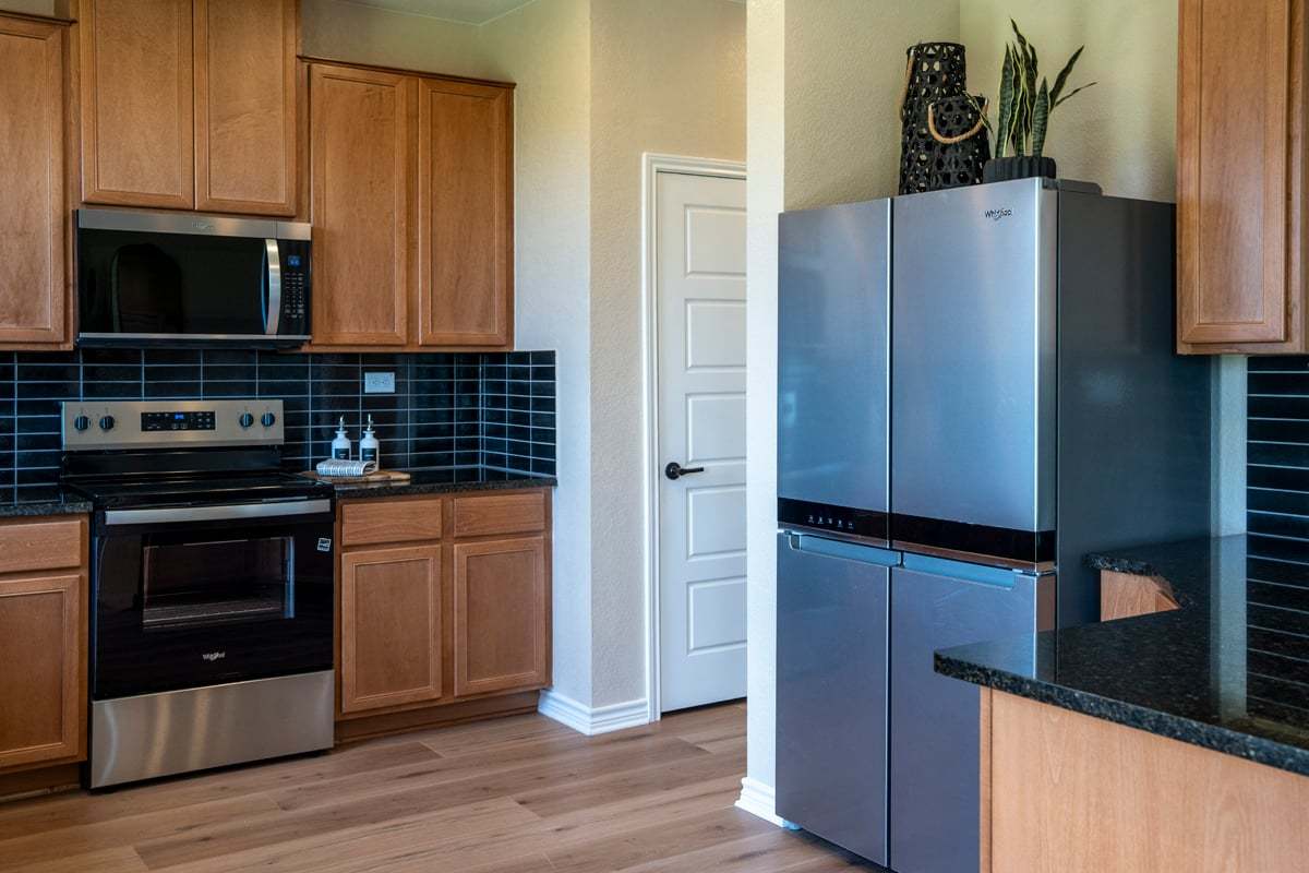 Plan 1676 Modeled - Stainless steel appliances