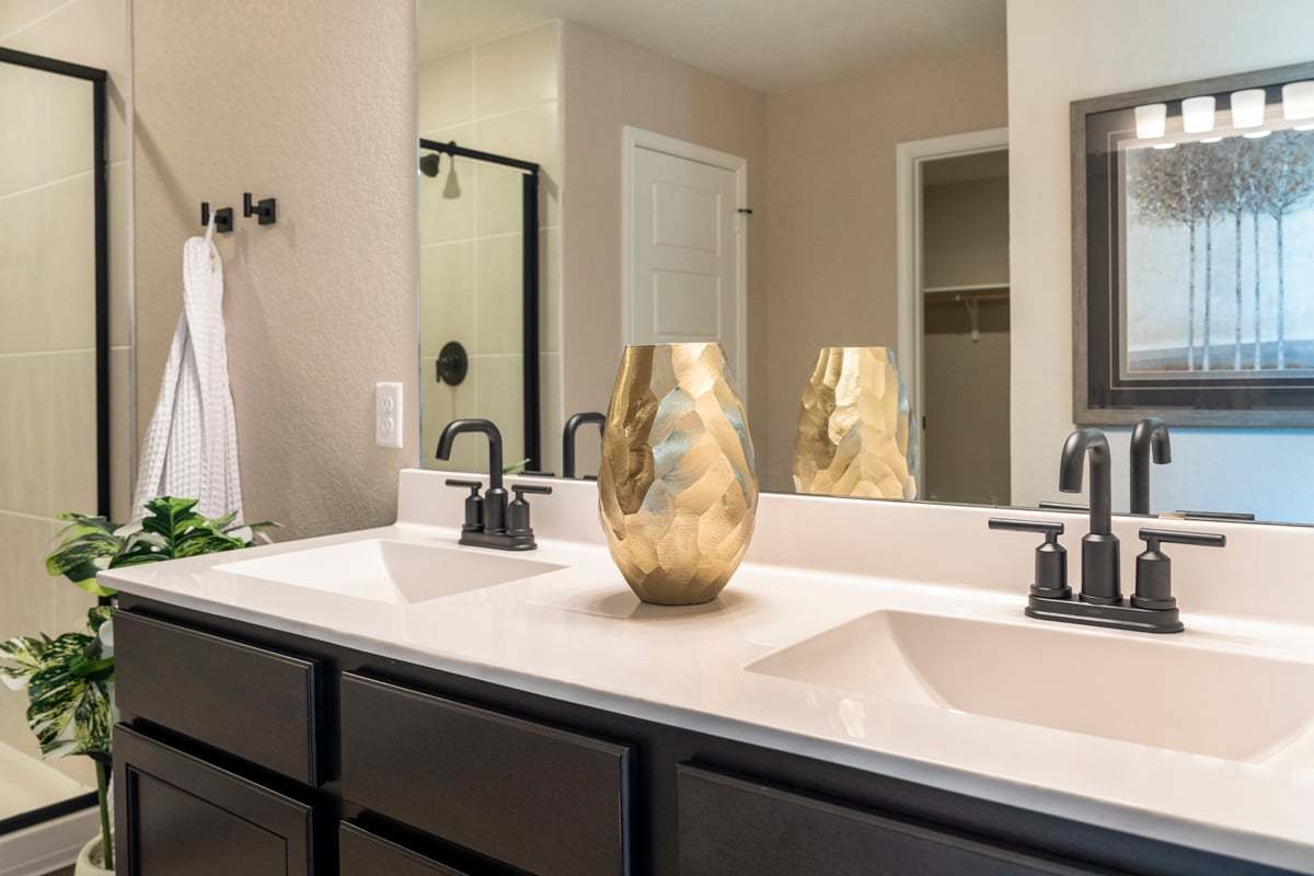 Plan 2088 - Dual-sink vanity at primary bath