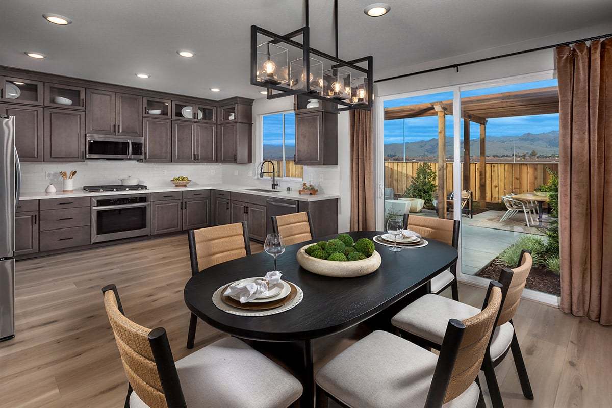 Plan 1674 Modeled - Dining area
