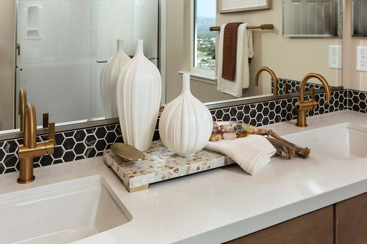 Plan 2276 Modeled - Dual-sink vanity at primary bath