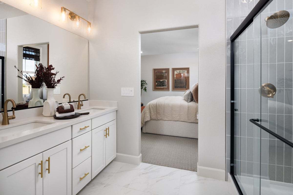 Plan 2378 Modeled - Primary bath