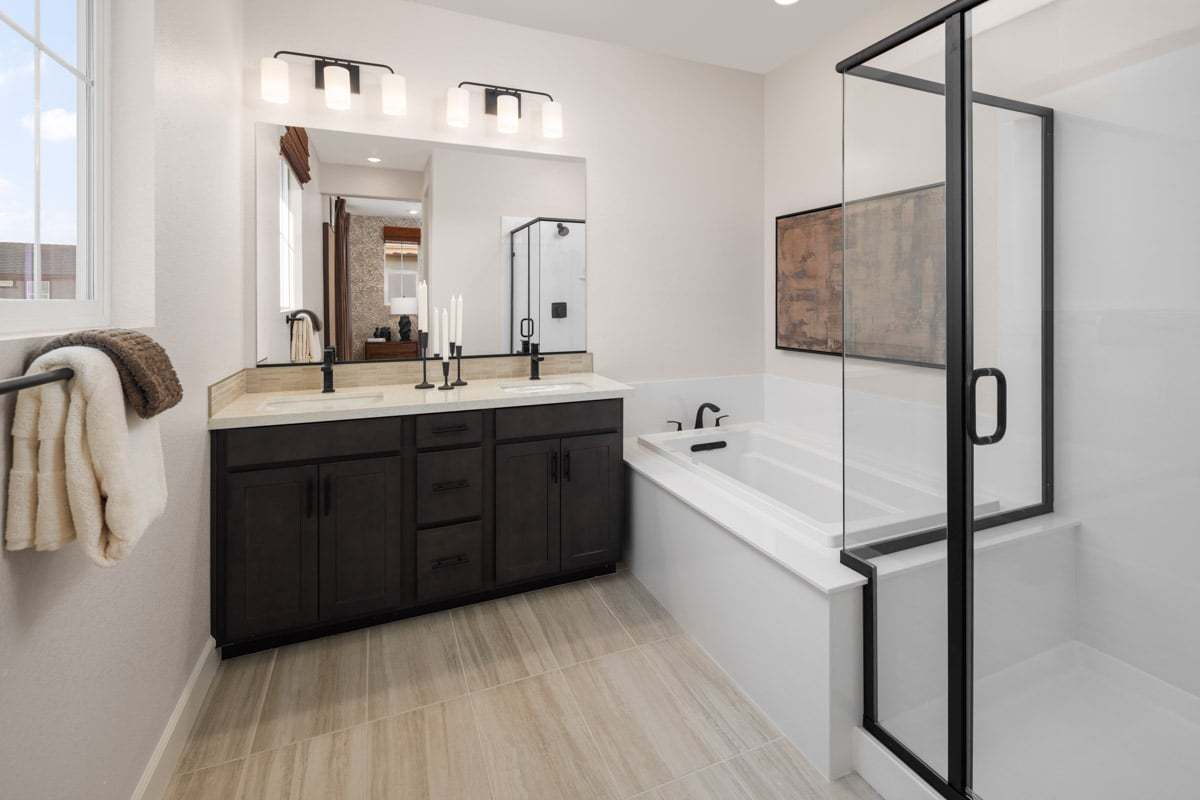 Plan 2566 Modeled - Primary bath
