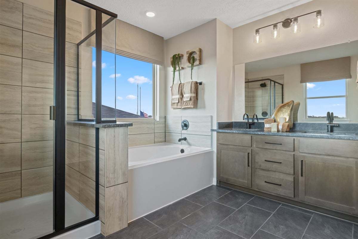 Plan 2444 - Primary bath