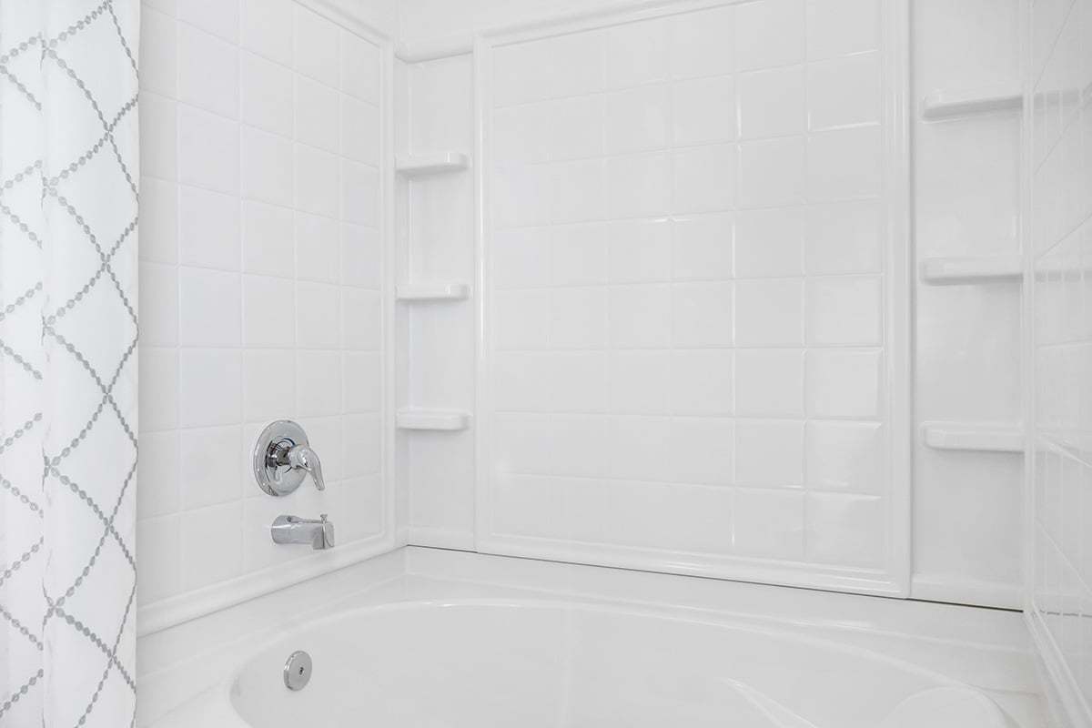Plan 1416 Modeled - Garden tub at primary bath