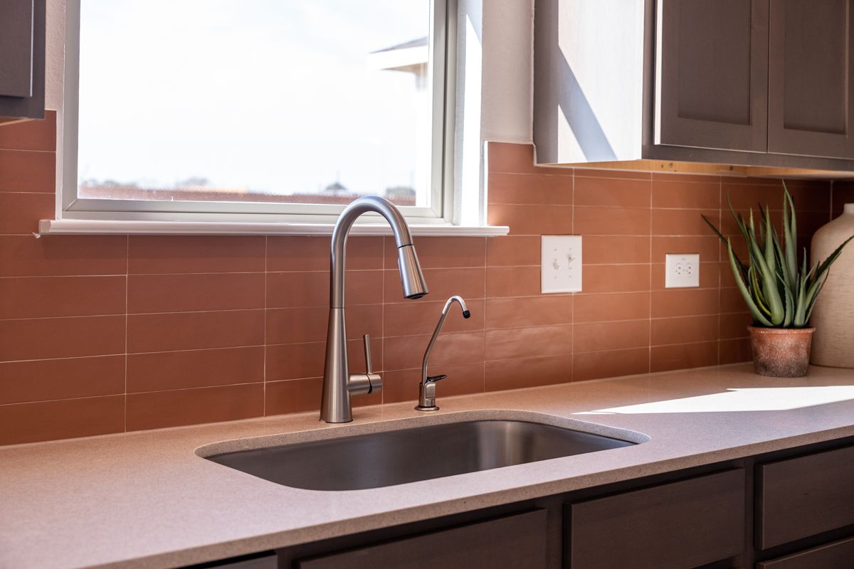 Plan 2100 - Silestone® countertop with tile backsplash