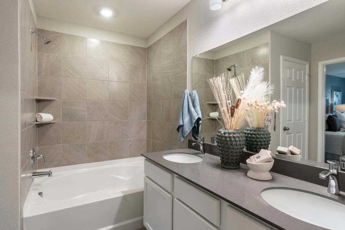 Plan 1753 Modeled - Primary bath